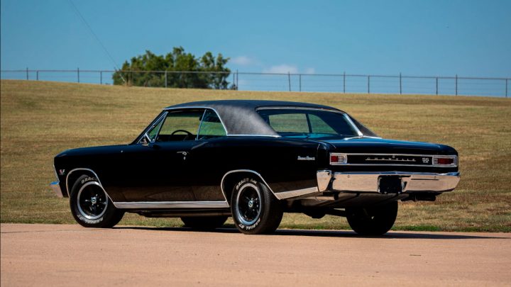 1966-Chevrolet-Chevelle-SS-hardtop-exterior-004-Mecum-Auctions-Tuxedo-Black-driver-rear-three-quarter-720x405