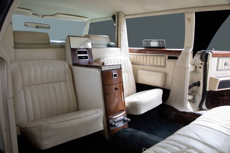elvis-presleys-private-jet-harley-davidson-and-lincoln-continental-go-up-for-auction_14